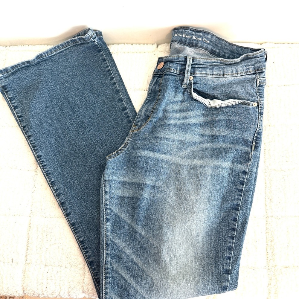 Levis Womens 16M Mid Rise Y2K Classic Jeans Boot Cut Capsule Timeless